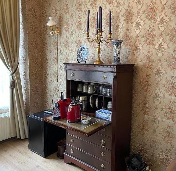 ガーデンビューデラックスルーム, Luxurious Classical Dutch Styled Room In City Centre Of The Hague