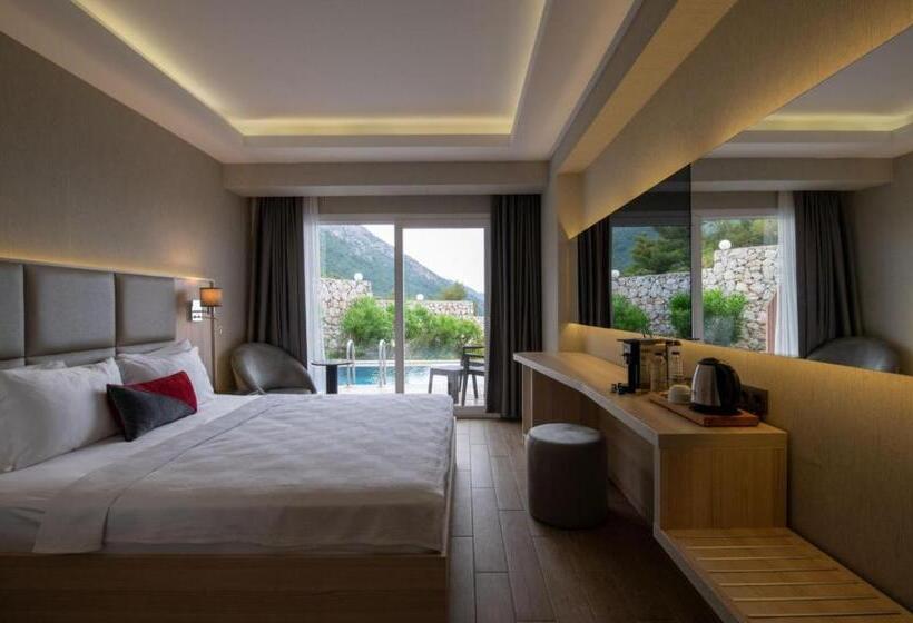 Standard swim-up room, Ramada by Wyndham Fethiye Oludeniz