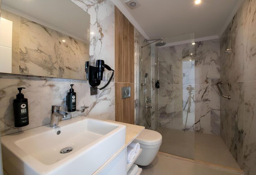 Номер Deluxe с Гидромассажем, Ramada by Wyndham Fethiye Oludeniz