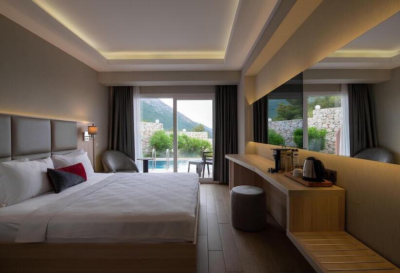 Standard swim-up room, Ramada by Wyndham Fethiye Oludeniz