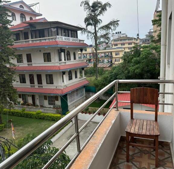 سوئیت 2 خوابه, Laling