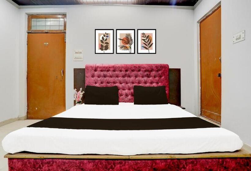 Номер Стандарт Трехместный, Oyo Hotel Dharma Stay