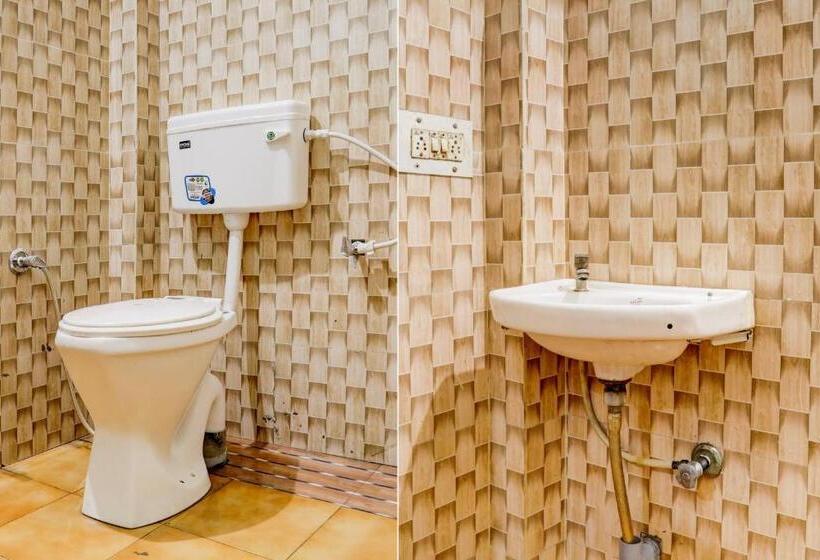 Номер Стандарт Трехместный, Oyo Hotel Dharma Stay