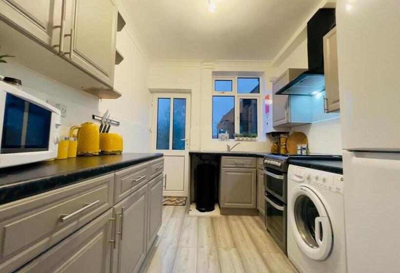 חדר סטנדרט, Sariyu Space Luton