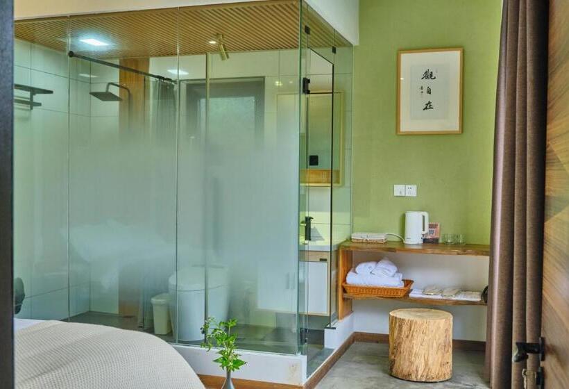 Номер Стандарт с Балконом, Nature Cure Village Lodge 婺源自在舍民宿