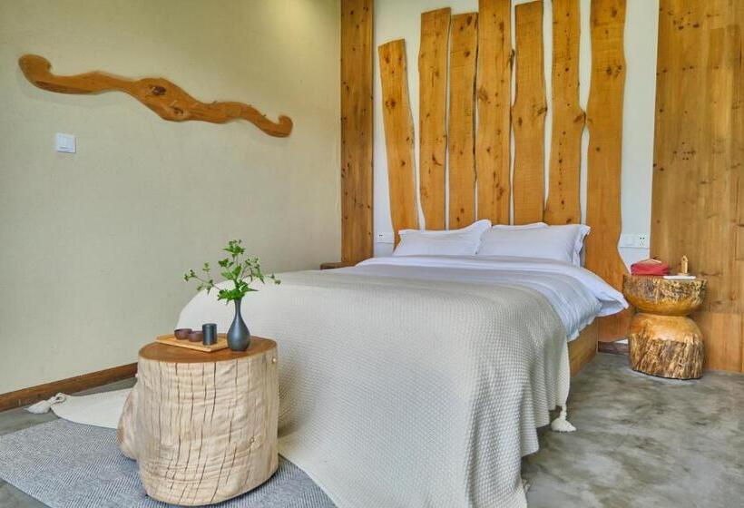 Номер Стандарт с Балконом, Nature Cure Village Lodge 婺源自在舍民宿