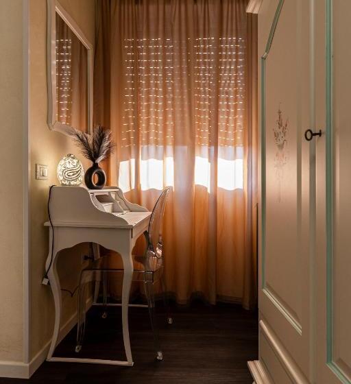 اتاق لوکس, Amy Rooms