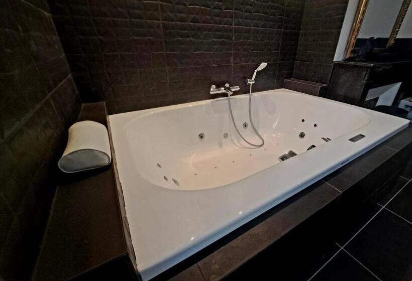 Номер Стандарт с Гидромассажем, L Hotel Particulier