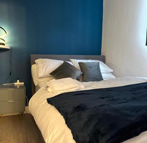 Номер Deluxe, Stay In Ashford, Heathrow