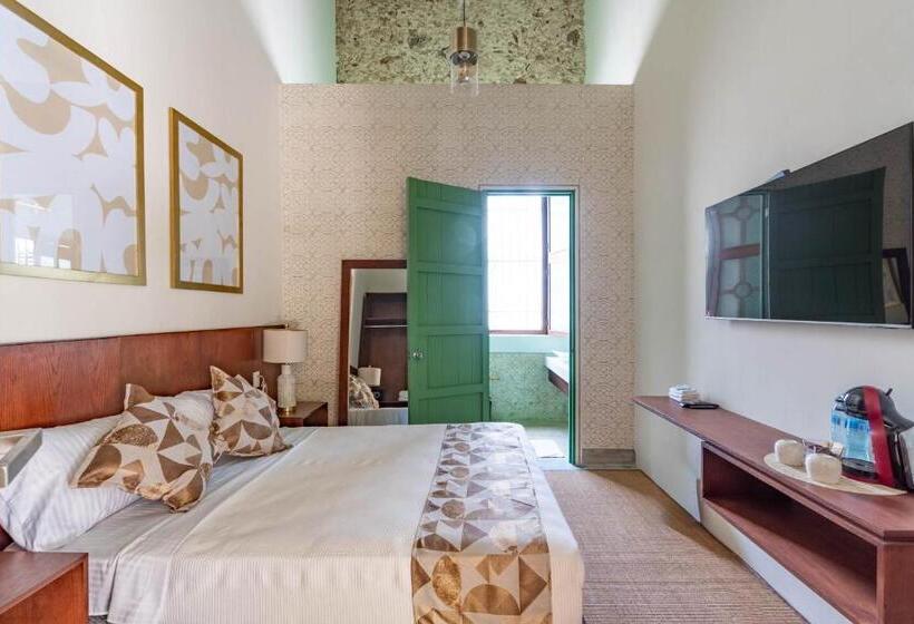 سوییت, Boutique Santa Elena