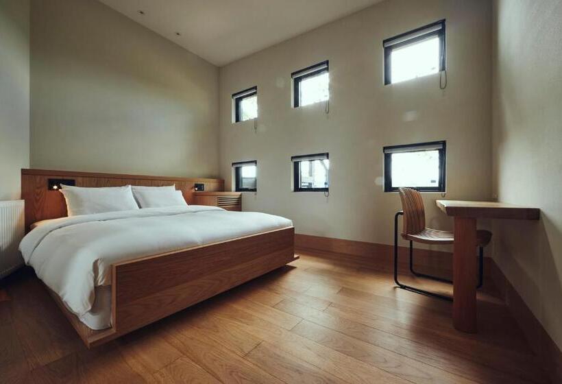 Family Suite, Soneka