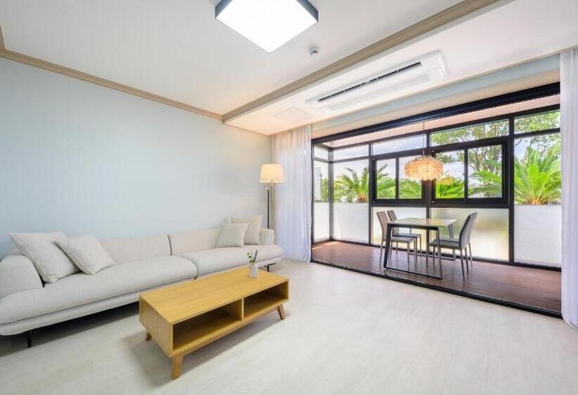 Четырехместный Номер Стандарт, Jeju Aewol Hongsland Pension
