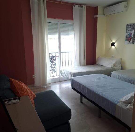 اتاق استاندارد سه نفره, Hostal Montys