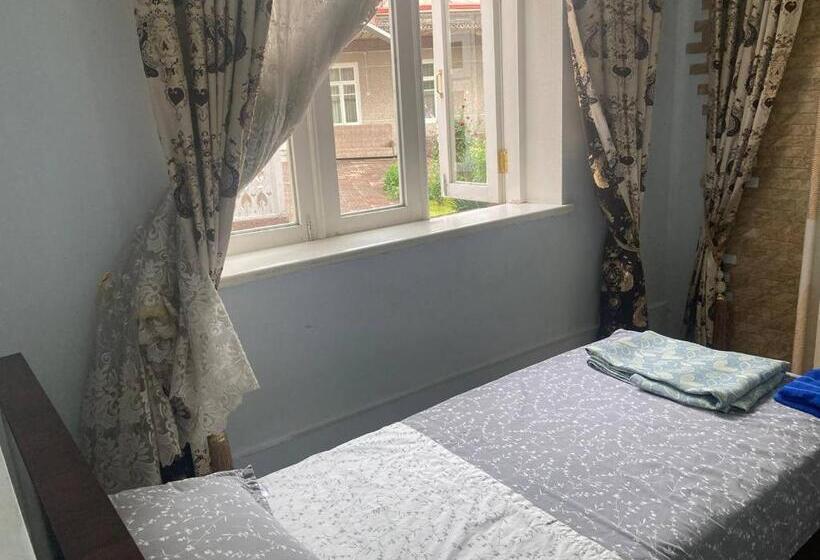 اتاق استاندارد سه تخته با چشم‌انداز باغ, Hostel Old Street