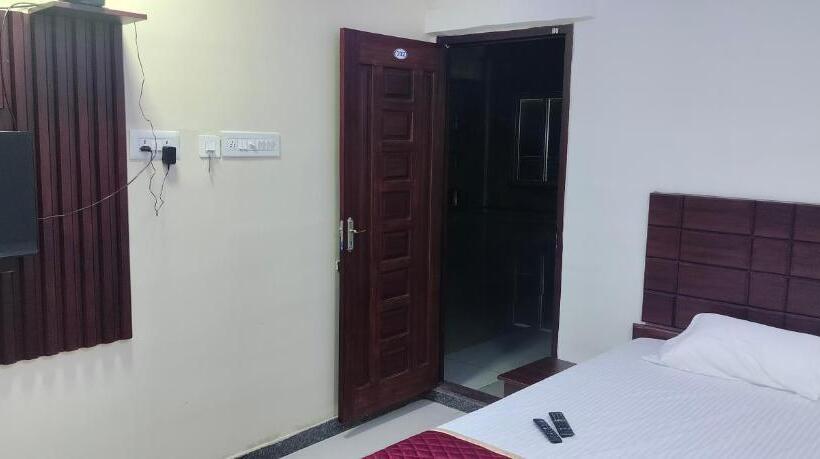 Номер Deluxe Кровать Кинг, Riya Residency