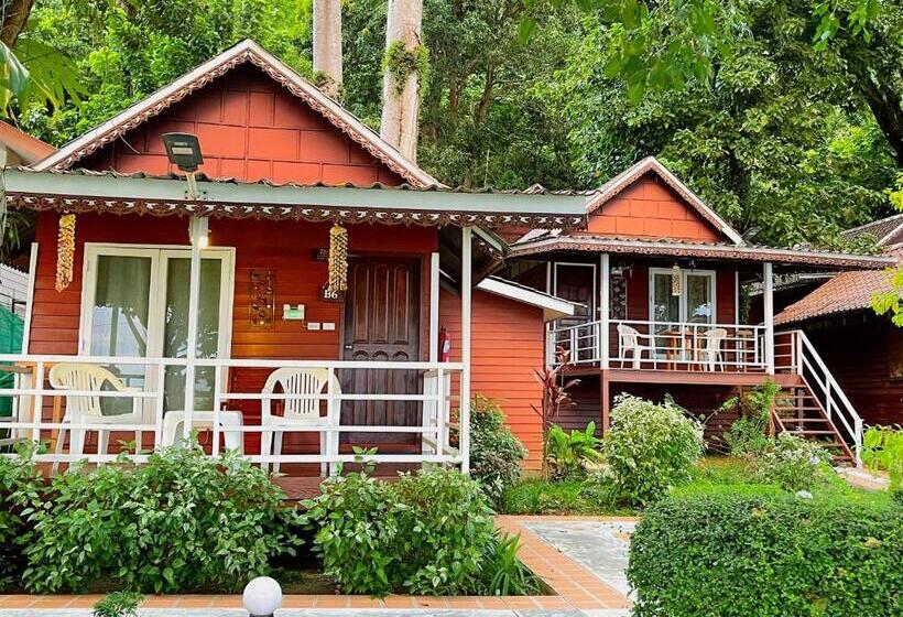 Бунгало Deluxe, Holiday Resort   Sha Plus
