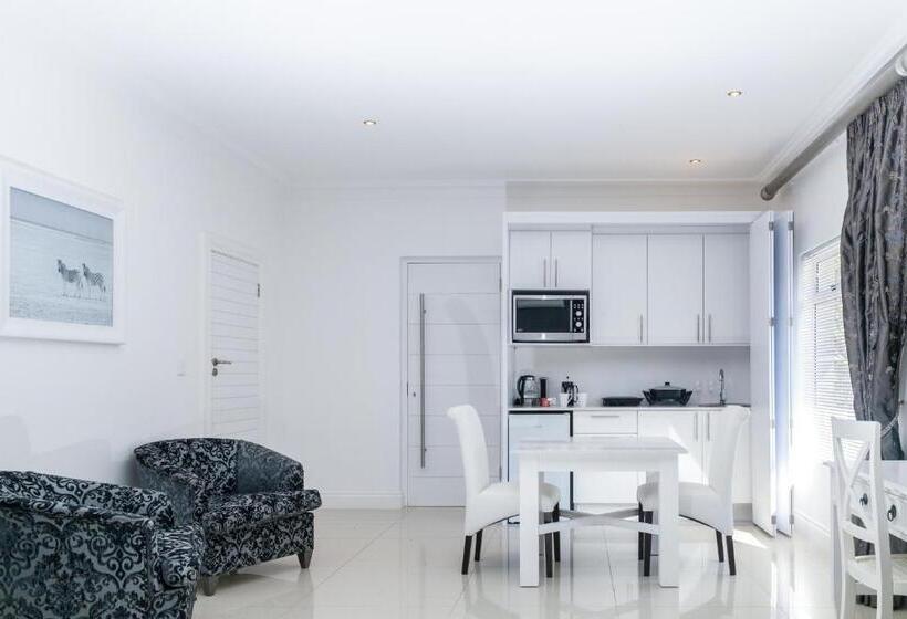 수영장이 있는 3베드룸 빌라, Peacehaven On Sea