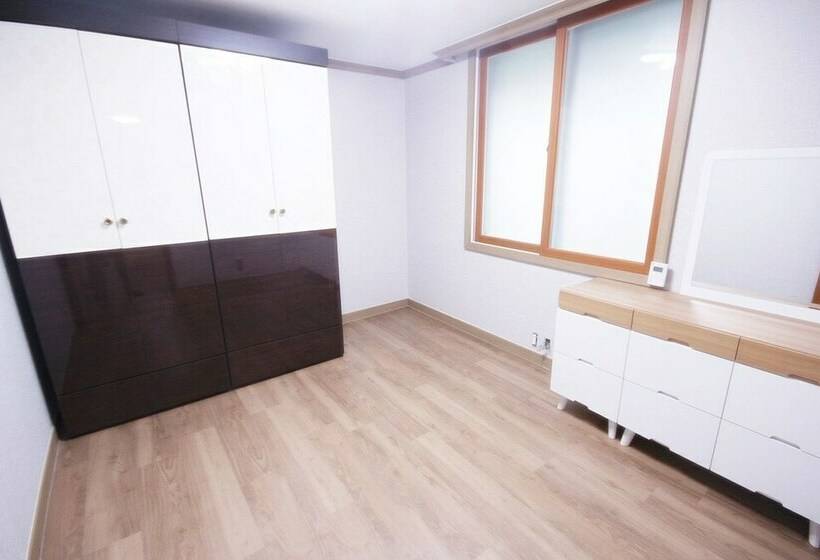 اتاق استاندارد, Happy Q Motel