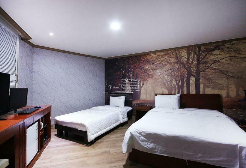 اتاق استاندارد سه نفره, Happy Q Motel