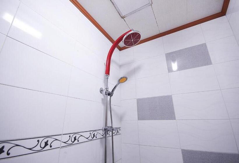 اتاق لوکس سه تخته, Happy Q Motel