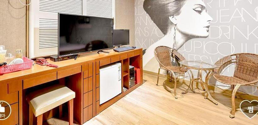 اتاق استاندارد, Happy Q Motel
