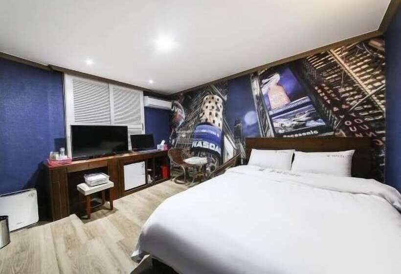 اتاق استاندارد, Happy Q Motel