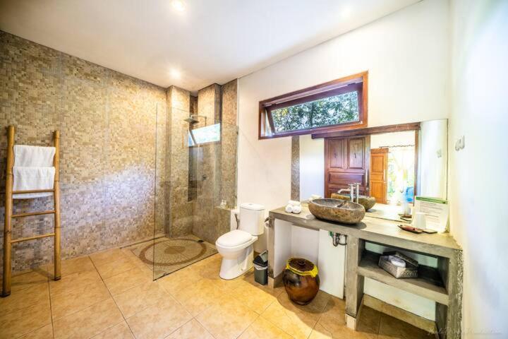 Семейное Бунгало, Bunga Laut Bungalow