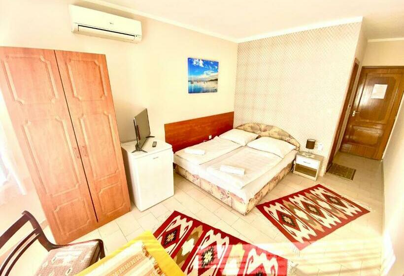 Quarto Estandar, See Vendégház   Siófok