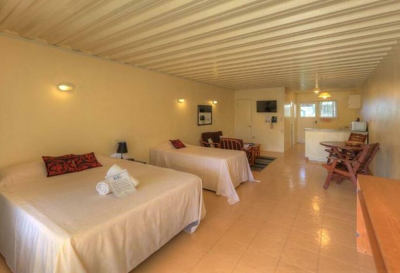 اتاق استاندارد با چشم‌انداز استخر, Kiikii Inn & Suites