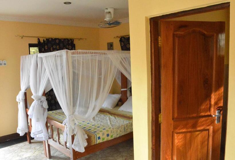 اتاق استاندارد سه نفره, Mgulani Lodge