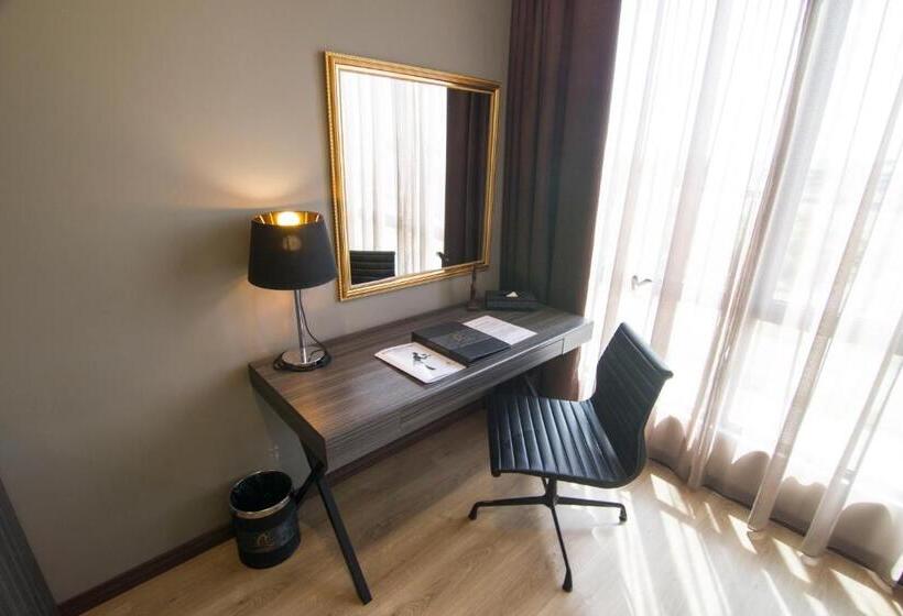 Family Suite, Goldenbay