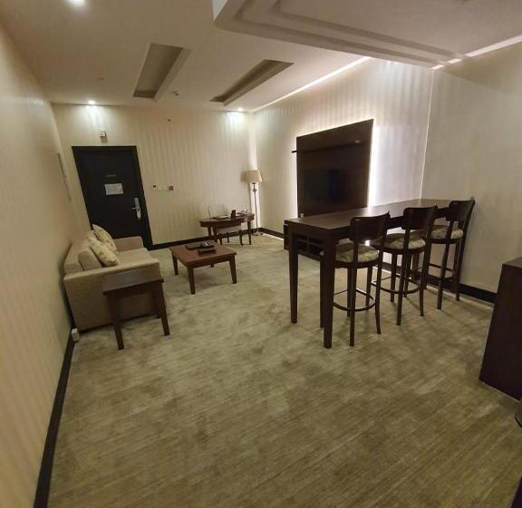 스위트 킹사이즈 침대, Verta Hotel Qouraish