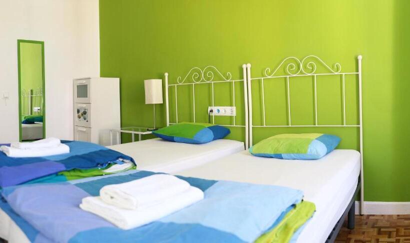 חדר סטנדרט חדר אמבטיה משותף, Leon Hostel