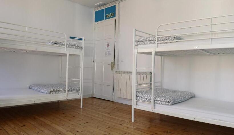מיטה בחדר משותף, Leon Hostel