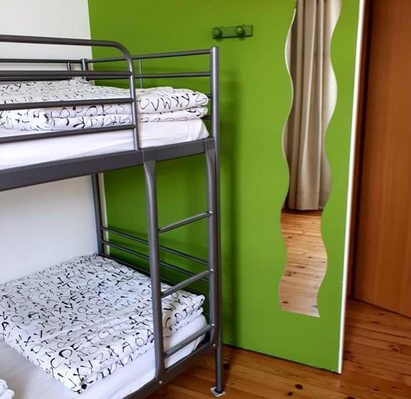 מיטה בחדר משותף, Leon Hostel