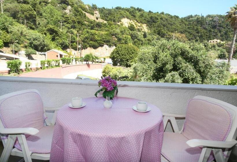 Семейные Апартаменты, Glyfada Gorgona Apartments