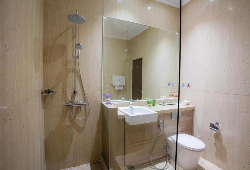 חדר משפחתי, Bigland Hotel & Convention Sentul