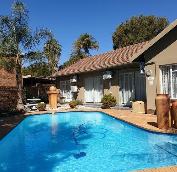 패밀리 룸, Memra Guest House