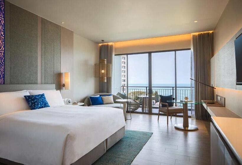Номер Стандарт Вид на Море с Балконом, Renaissance Pattaya Resort & Spa