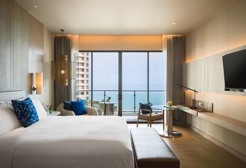 Люкс Вид на Море, Renaissance Pattaya Resort & Spa