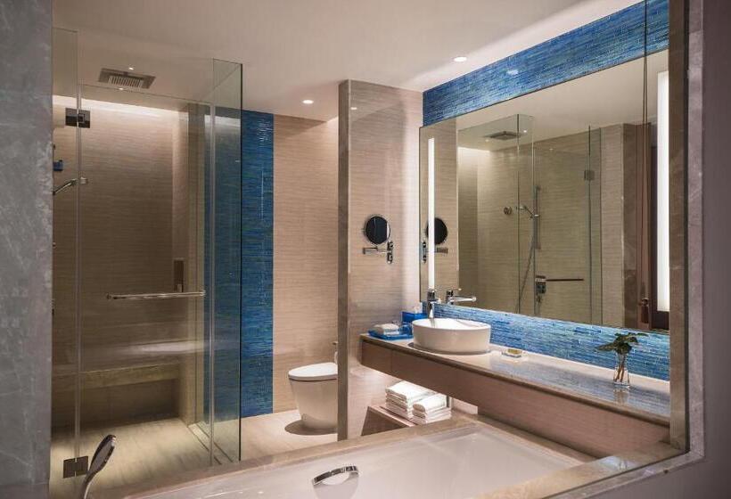 Номер Стандарт Вид на Бассейн, Renaissance Pattaya Resort & Spa