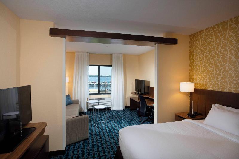 Номер Стандарт Вид на Озеро, Fairfield Inn & Suites By Marriott Detroit Lakes