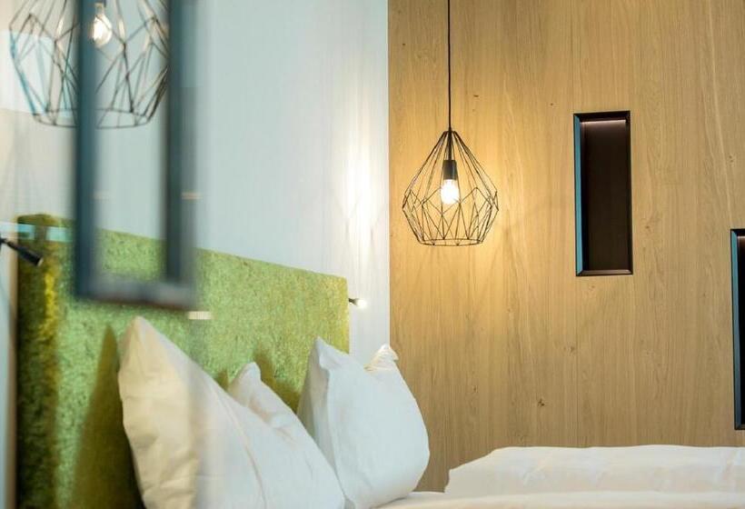 Номер Deluxe, Goldene Traube