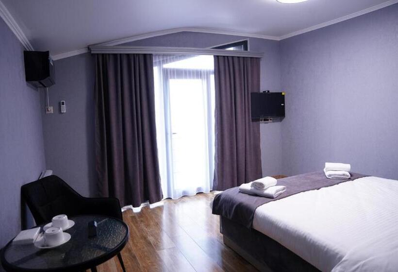 اتاق لوکس با بالکن, Mini Hotel Ocean