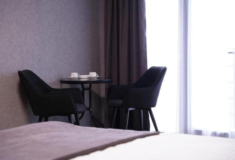 اتاق لوکس با بالکن, Mini Hotel Ocean