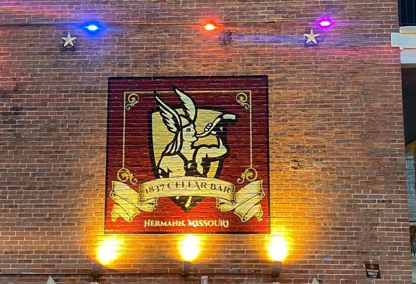 Люкс, Hermann Crown Suites