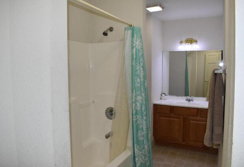 Люкс Мастер, Hermann Crown Suites