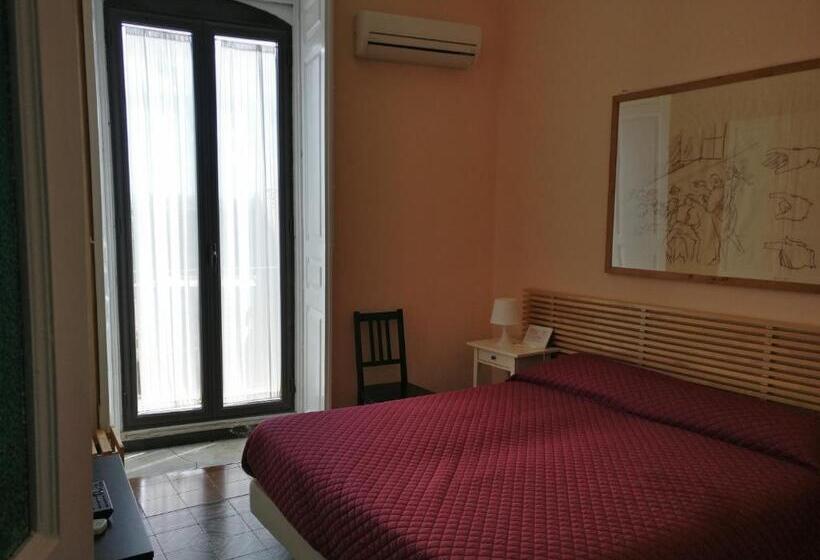 اتاق لوکس با بالکن, B&b Porta Della Terra