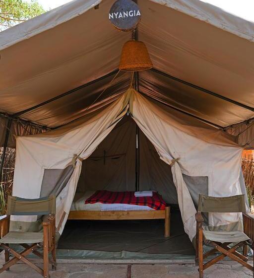 اتاق لوکس, Kara Tunga Safari Camp
