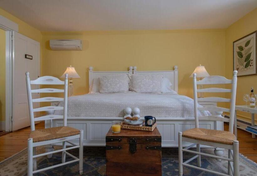 סוויטה משפחתית, Liberty Hill Inn